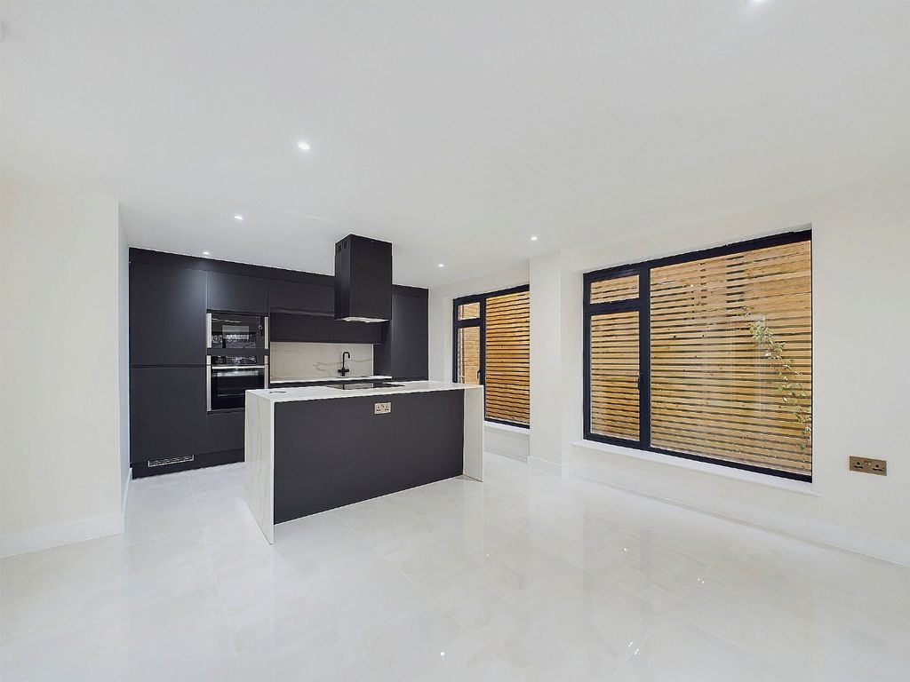 Additional image 3 of 2 bed flat for saleSilver Leaves, Southill Road, Chislehurst, Kent BR7