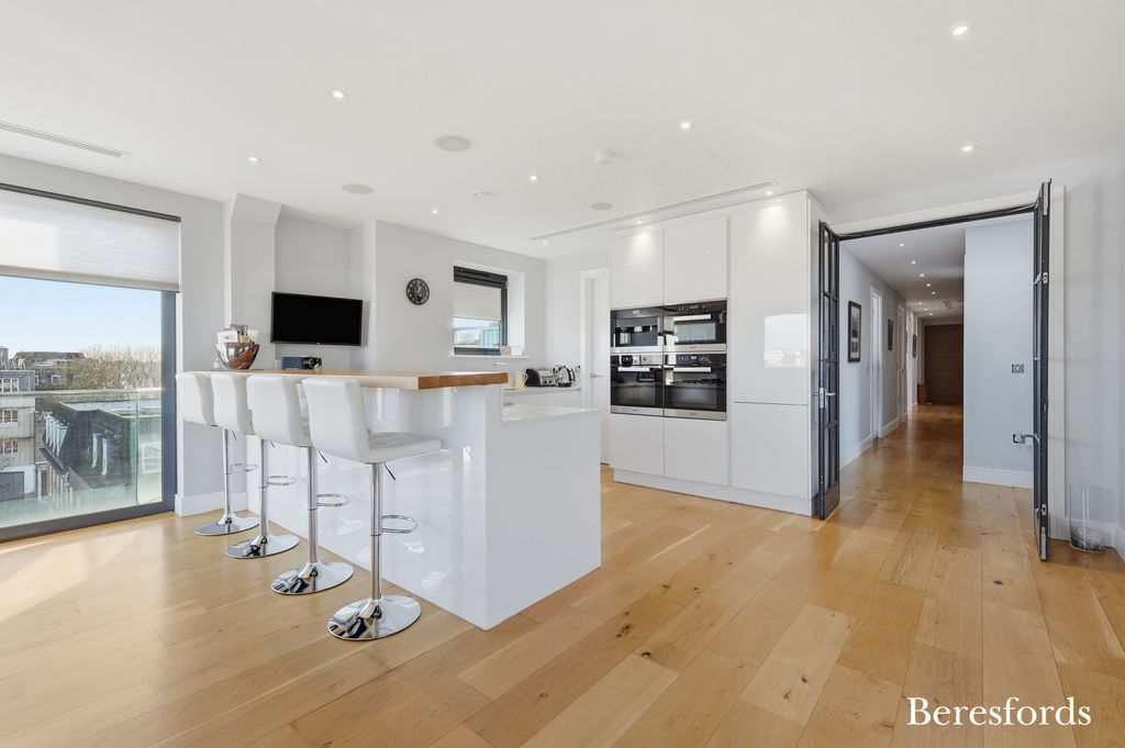 Additional image 6 of 3 bed flat for saleNew London Road, Chelmsford CM2