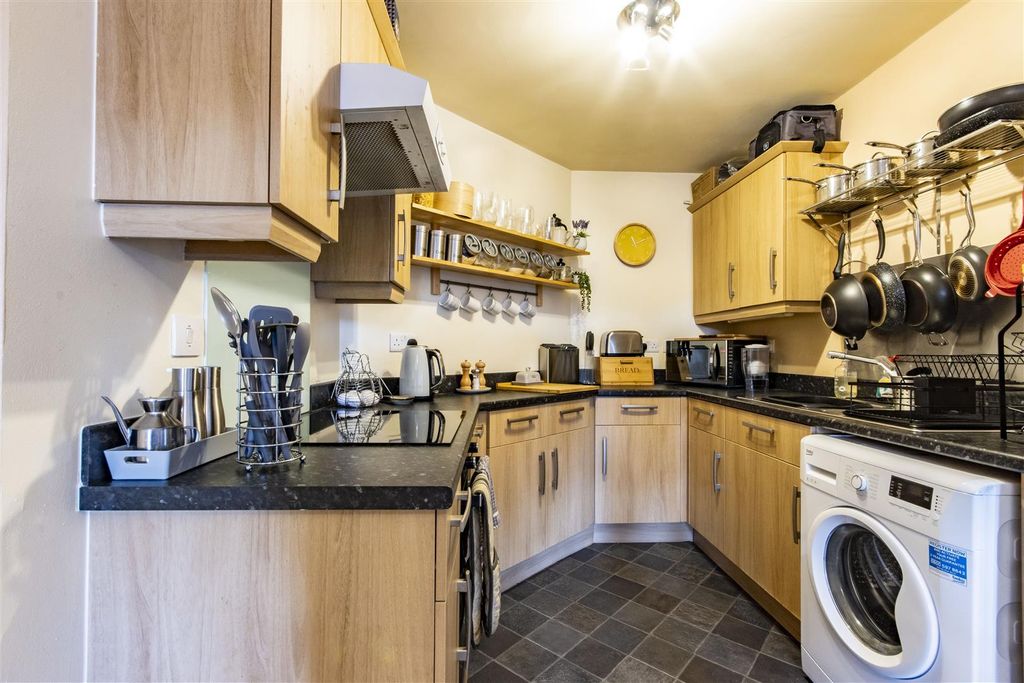 Additional image 3 of 2 bed flat for saleAston House, Horse Chestnut Close, Chesterfield S40