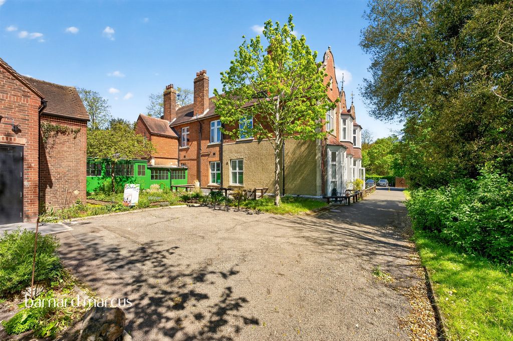 Additional image 13 of 2 bed flat for saleHoneywood Walk, Carshalton SM5