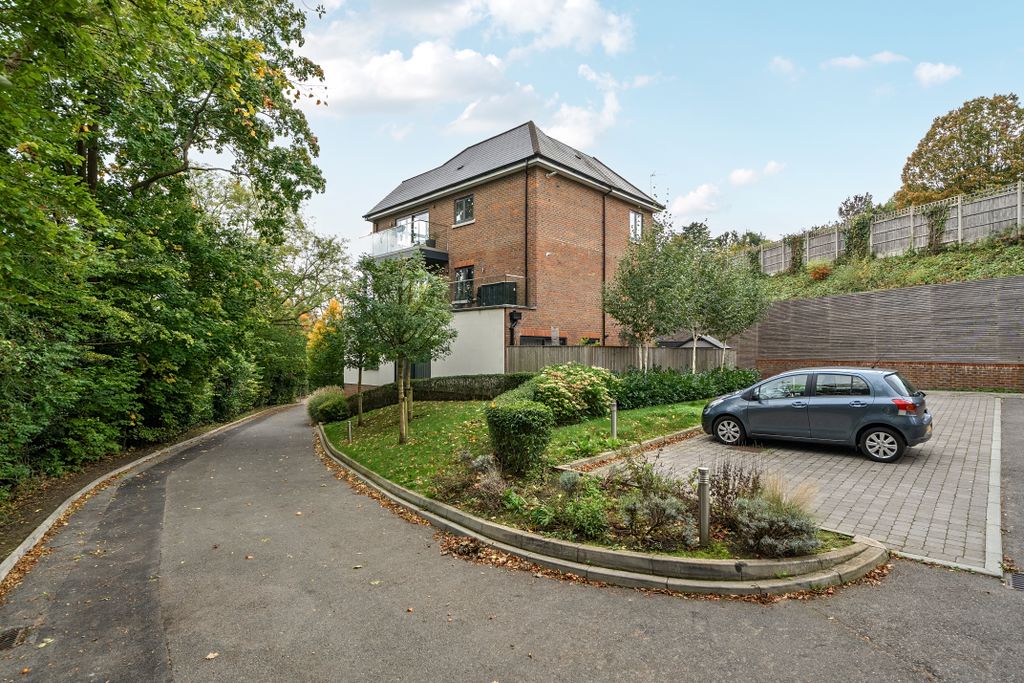 Additional image 17 of 2 bed flat for saleChurch Hill, Caterham CR3