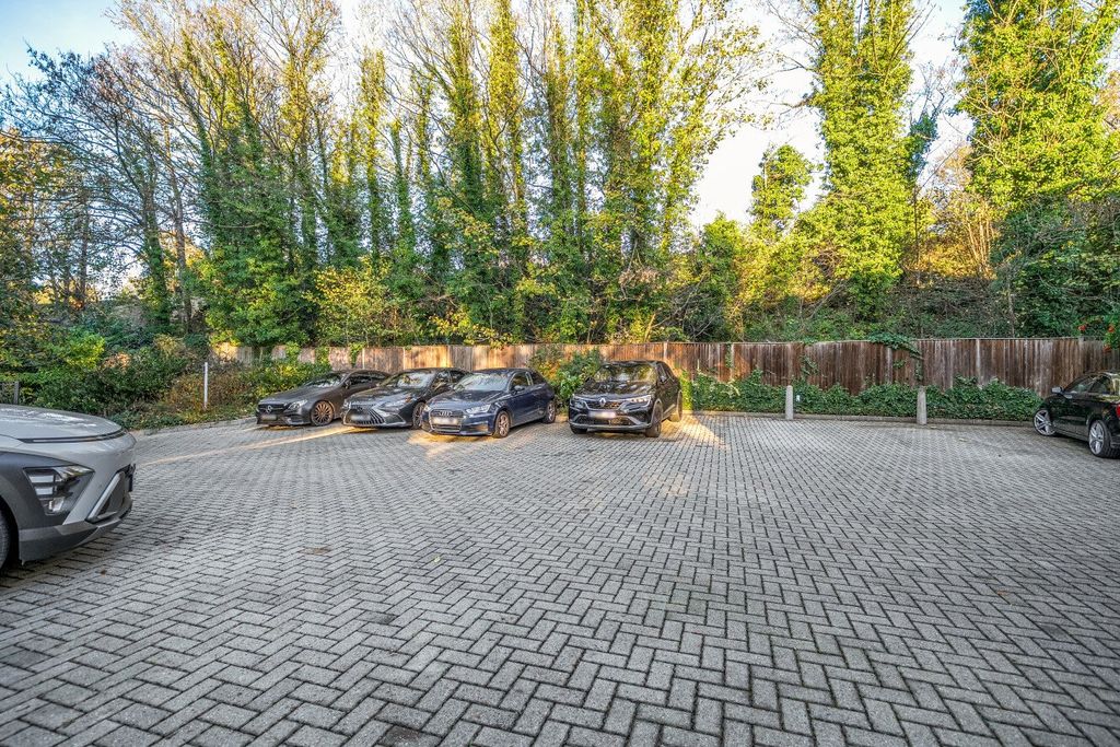 Additional image 17 of 2 bed flat for saleElmstead Lane, Chislehurst BR7