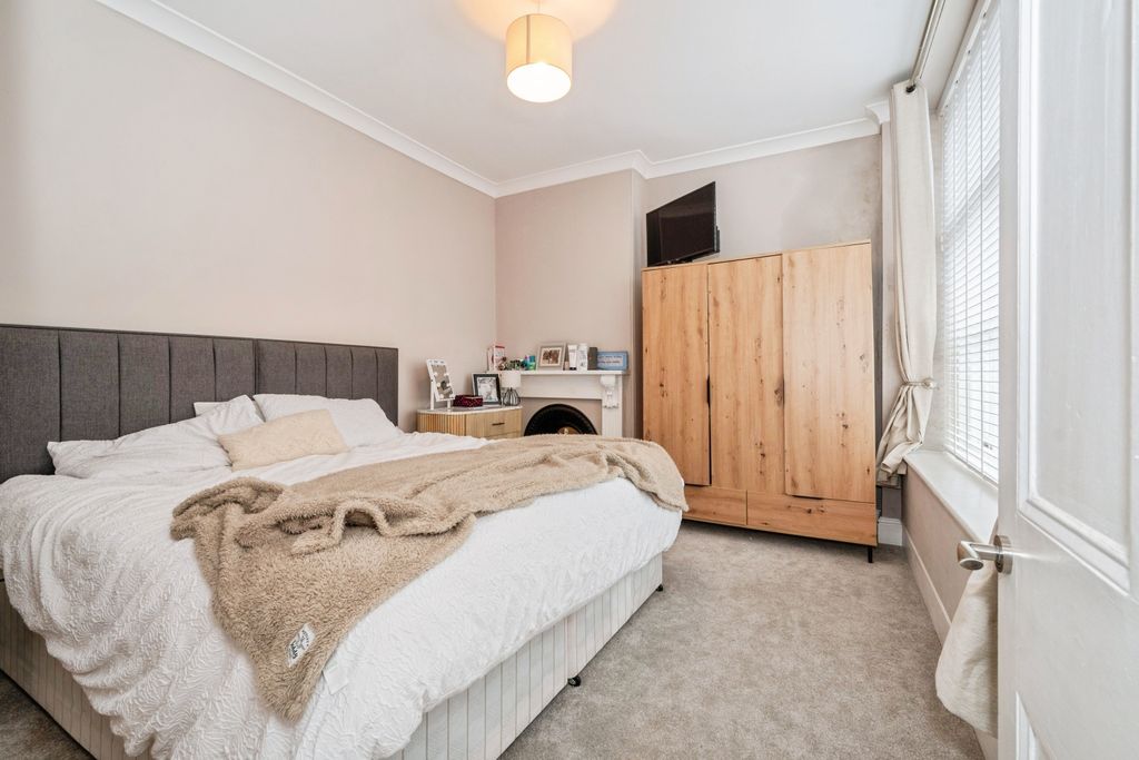 Additional image 13 of 3 bed flat for saleKing Street, Tavistock PL19