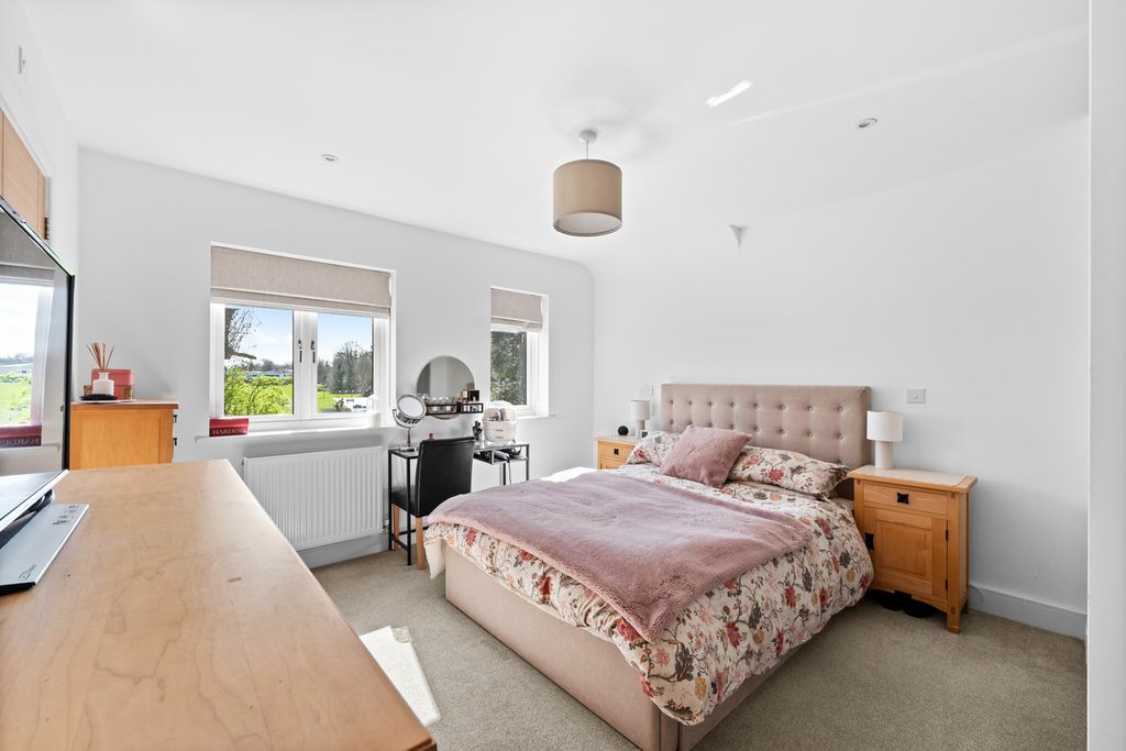 Additional image 7 of 4 bed detached house for salePorkele Place, Caterham CR3