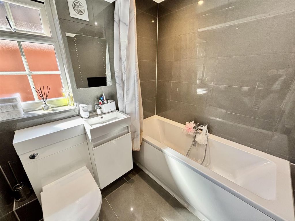 Additional image 9 of 2 bed flat for saleRaleigh Way, Frimley, Camberley GU16
