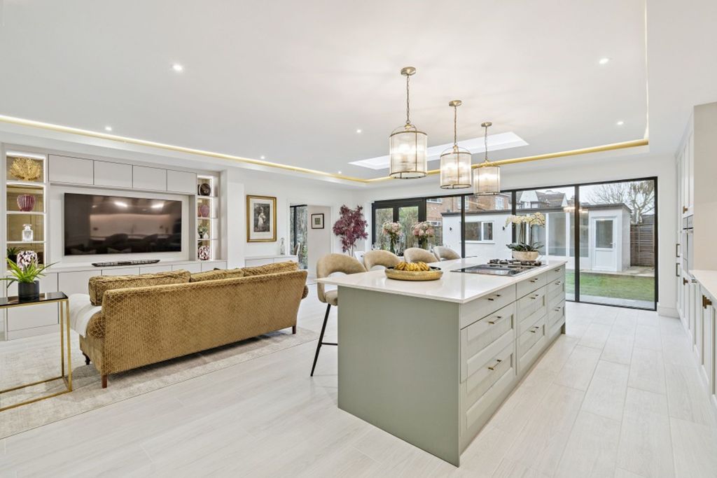 Additional image 13 of 5 bed detached house for saleAldenham Road, Bushey WD23