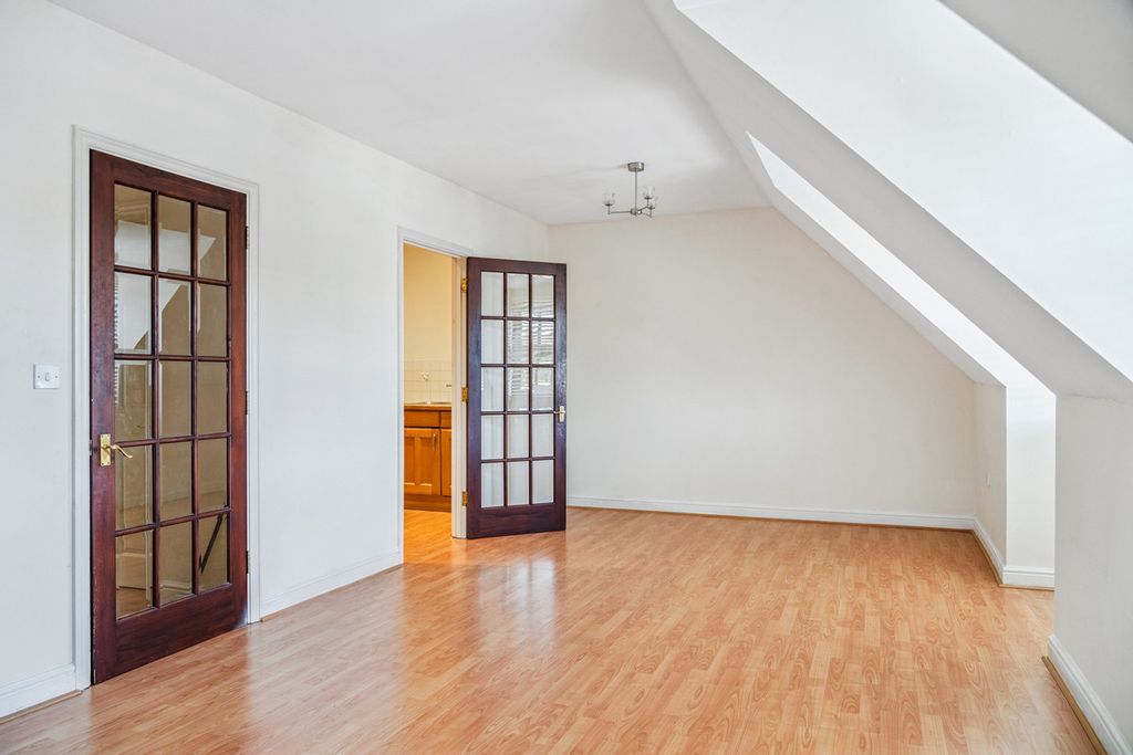 Additional image 4 of 2 bed flat for saleEast Street, Chesham HP5