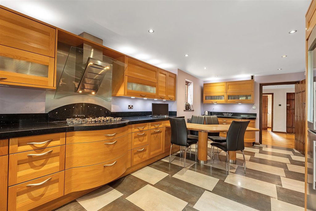 Additional image 3 of 5 bed detached house for saleOakwood Close, Chislehurst BR7