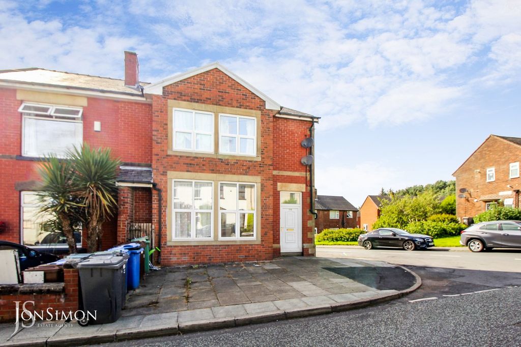 2 bed flat for saleWalmersley Old Road, Walmersley, Bury BL9