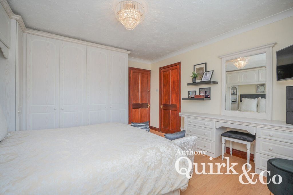 Additional image 15 of 4 bed detached house for saleLarup Avenue, Canvey Island SS8