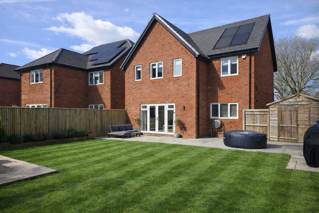 Additional image 9 of 4 bed detached house for salePorkele Place, Caterham CR3