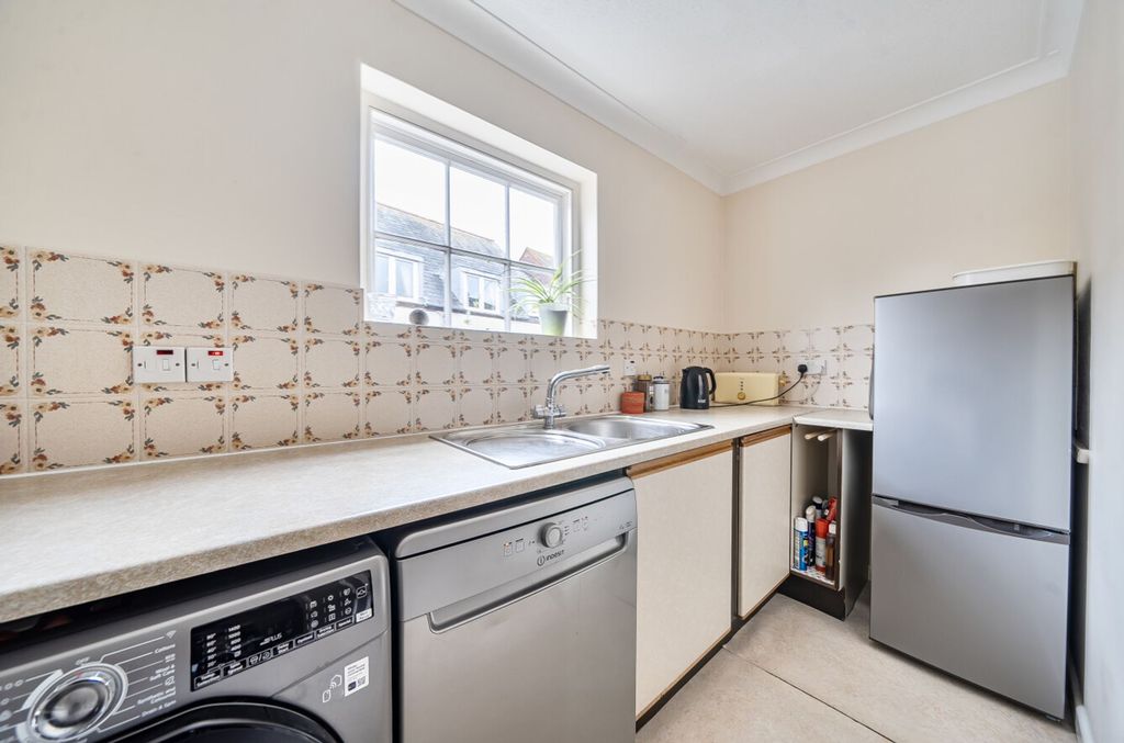 Additional image 6 of 3 bed flat for saleChapel Street, Chichester PO19