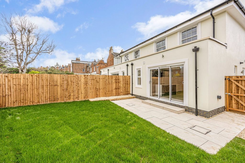 Additional image 16 of 3 bed semi-detached house for saleLondon Road, Cheltenham GL52