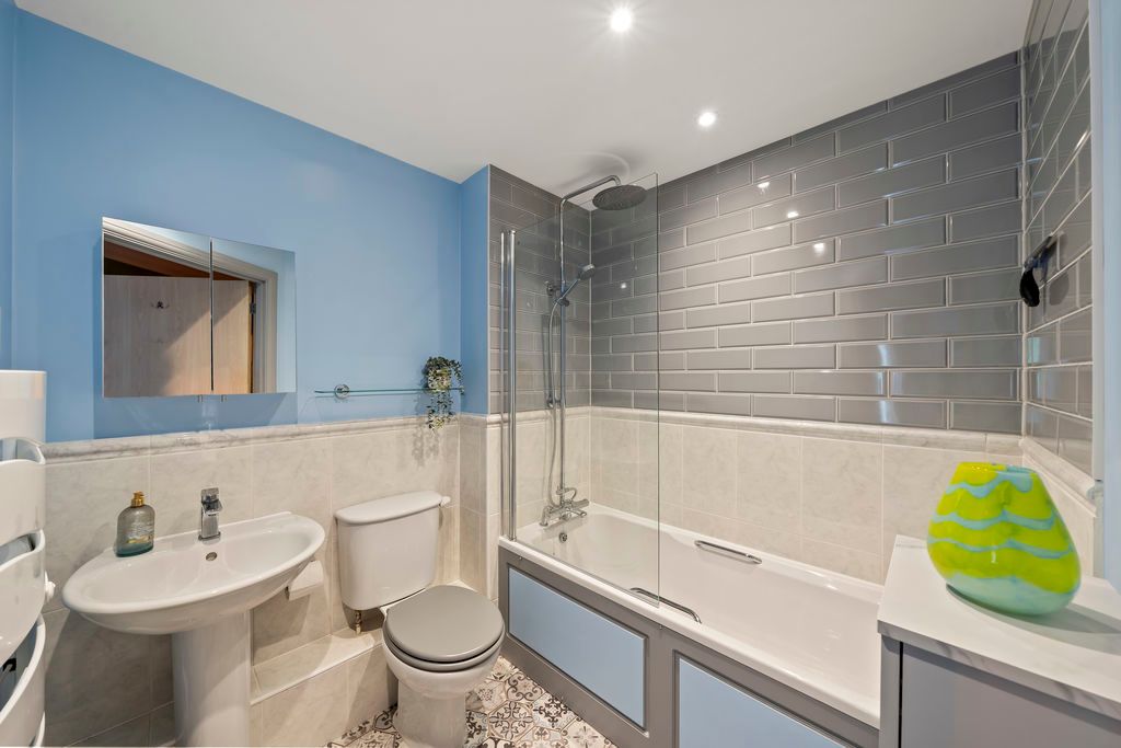 Additional image 13 of 2 bed flat for saleWindermere Court, Denmark Road, Carshalton SM5