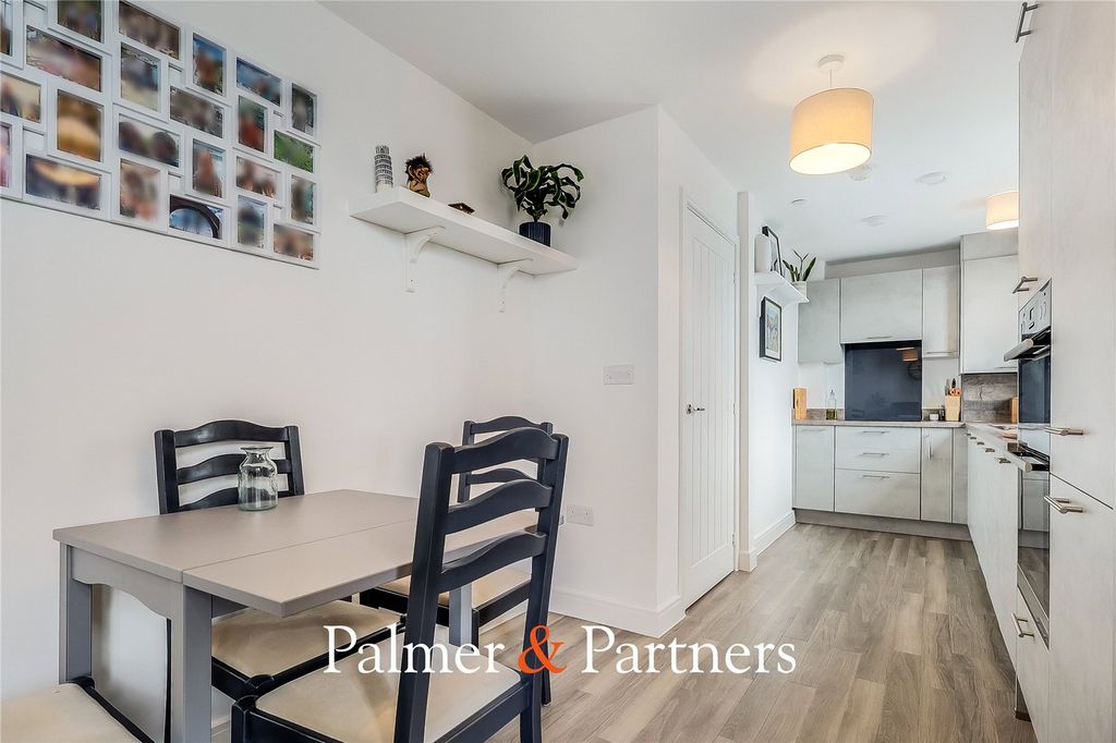 Additional image 9 of 2 bed flat for saleWharf Road, Chelmsford, Essex CM2