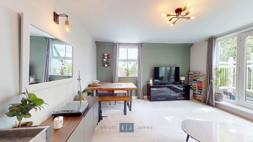 Additional image 14 of 2 bed flat for saleStag Lane, Buckhurst Hill IG9