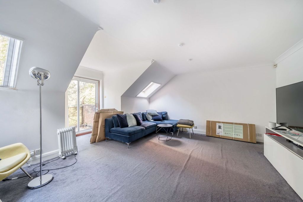 Additional image 15 of 3 bed flat for saleHeathbourne Road, Bushey WD23