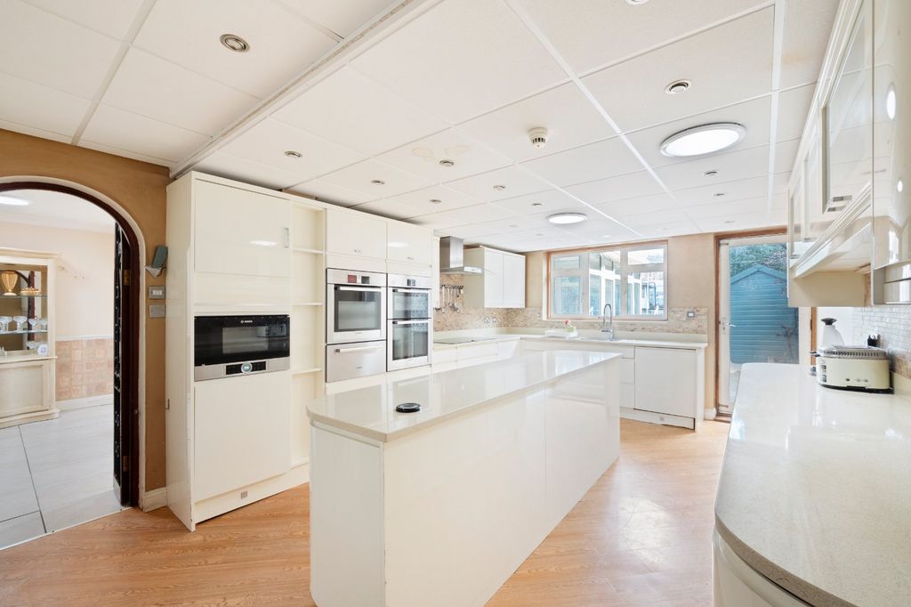 Additional image 8 of 6 bed semi-detached house for saleSalisbury Road, Carshalton SM5