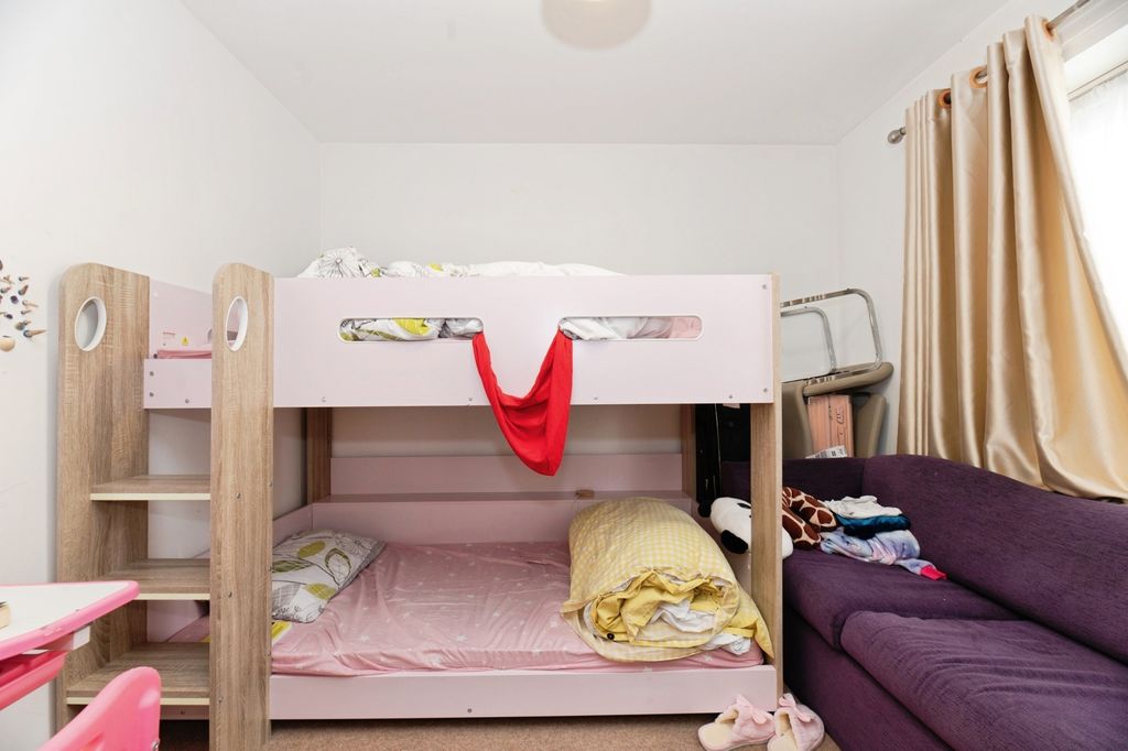 Additional image 10 of 2 bed flat for saleFerndale Crescent, Surrey SM5
