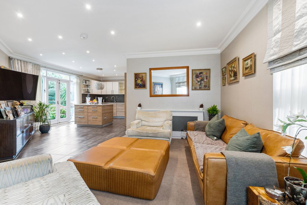 Additional image 7 of 4 bed detached house for saleLaurino Place, Bushey WD23
