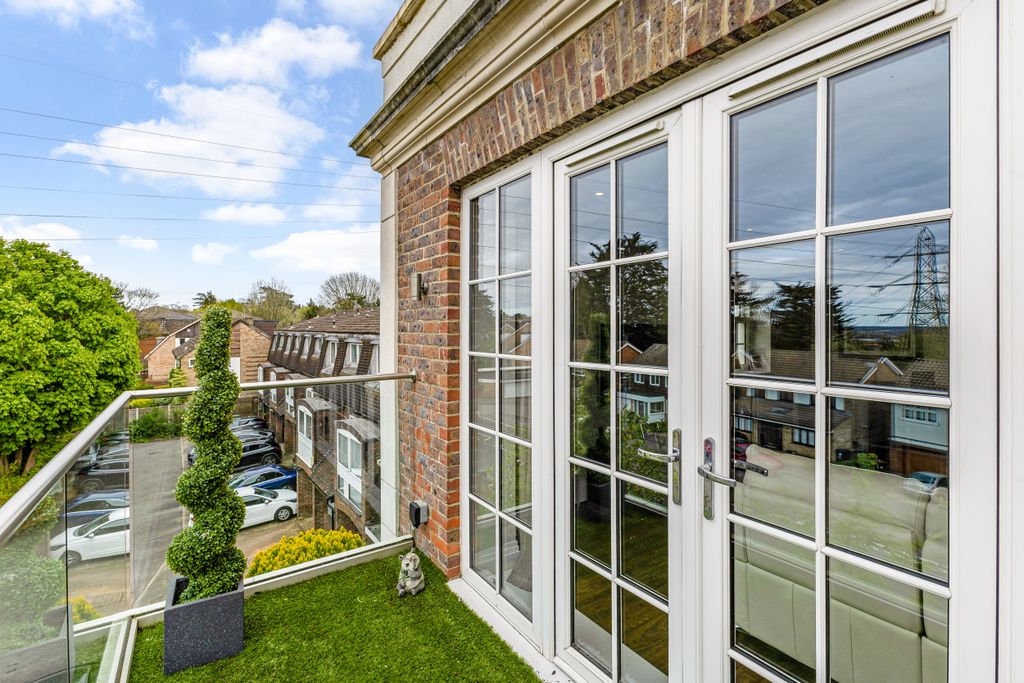 Additional image 4 of 2 bed flat for saleSparrows Herne, Bushey WD23