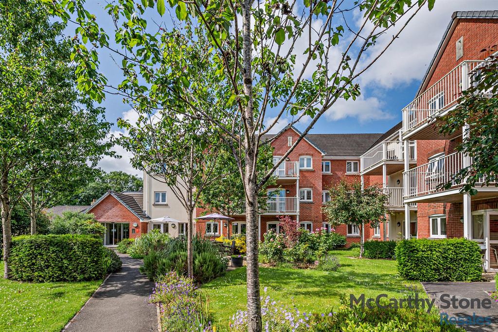 2 bed flat for saleSquire Court, Raleigh Mead, South Molton Devon EX36