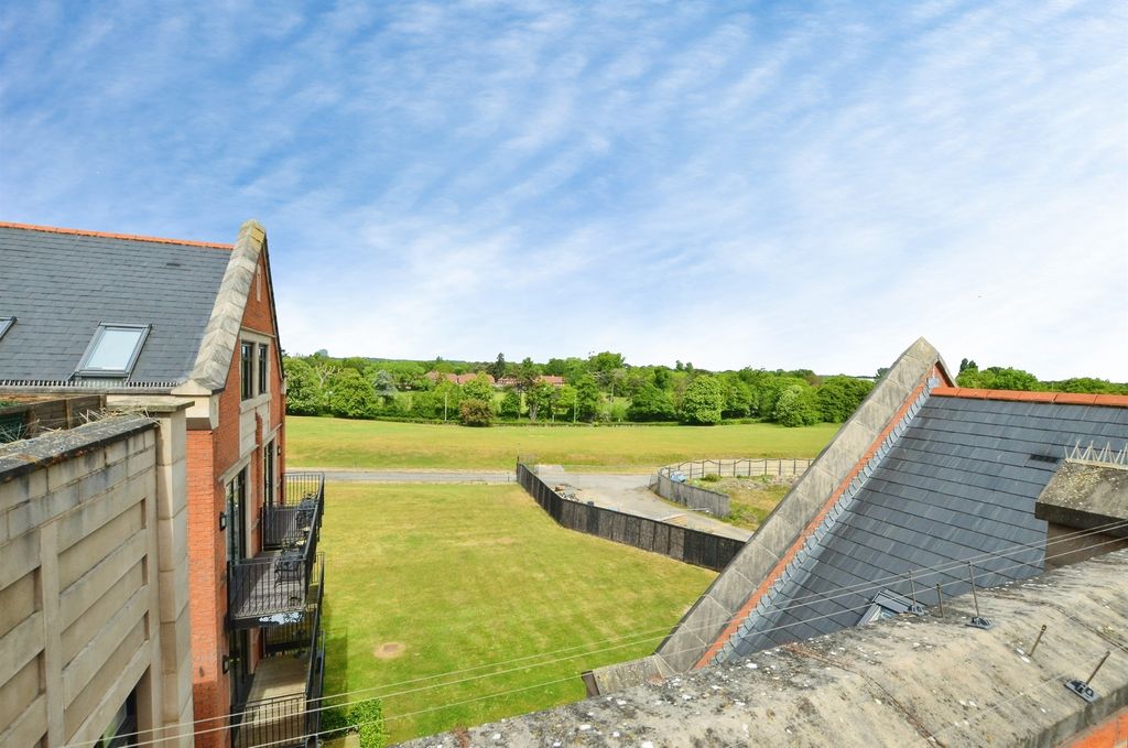 Additional image 15 of 3 bed penthouse for saleMarlborough Drive, Bushey WD23
