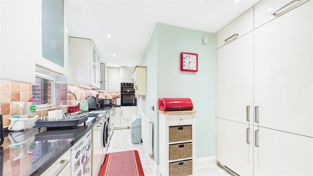 Additional image 7 of 2 bed flat for saleCamberley, Surrey GU15