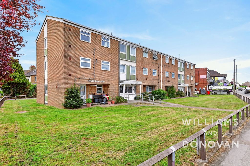 2 bed flat for saleHigh Street, Hadleigh SS7