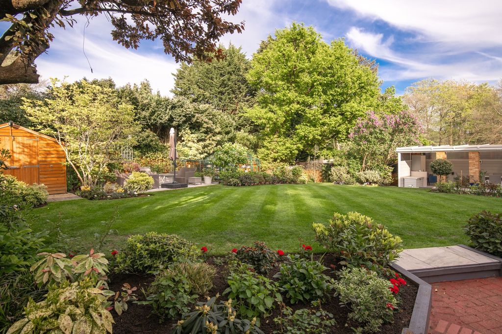 Additional image 16 of 5 bed detached house for saleRobin Hill Drive, Camberley GU15