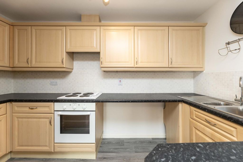 Additional image 3 of 2 bed flat for saleBellflower Close, Castleford WF10