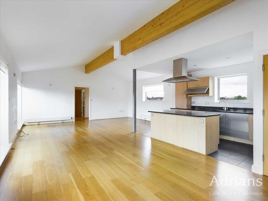 3 bed flat for saleLockside Marina CM2 photo 4