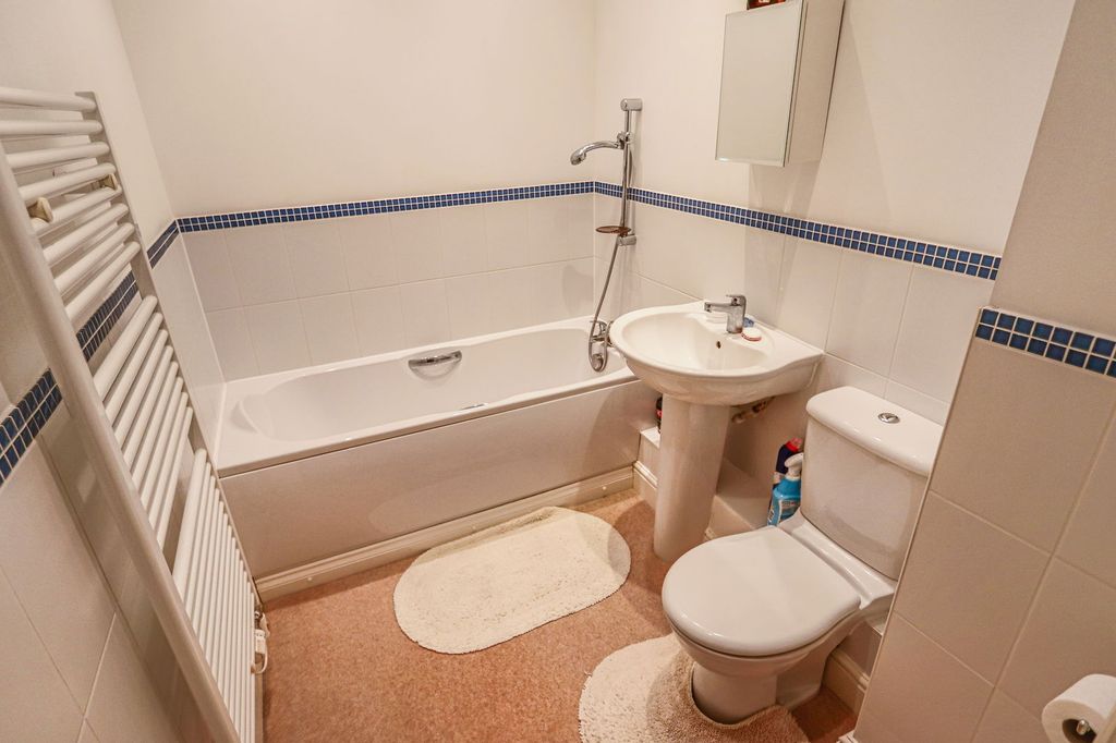 Additional image 6 of 2 bed flat for saleColdstream Road, Caterham CR3