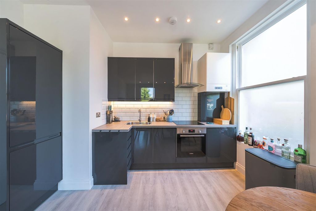 Additional image 12 of 2 bed flat for saleHigh Street, Carshalton SM5