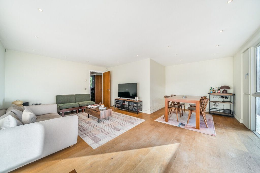 Additional image 5 of 2 bed flat for saleElmstead Lane, Chislehurst BR7