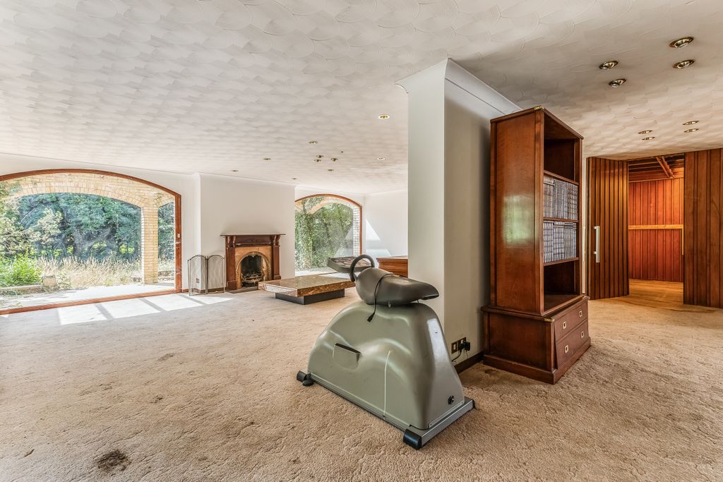 Additional image 17 of 7 bed detached house for saleRuxbury Road, Chertsey KT16