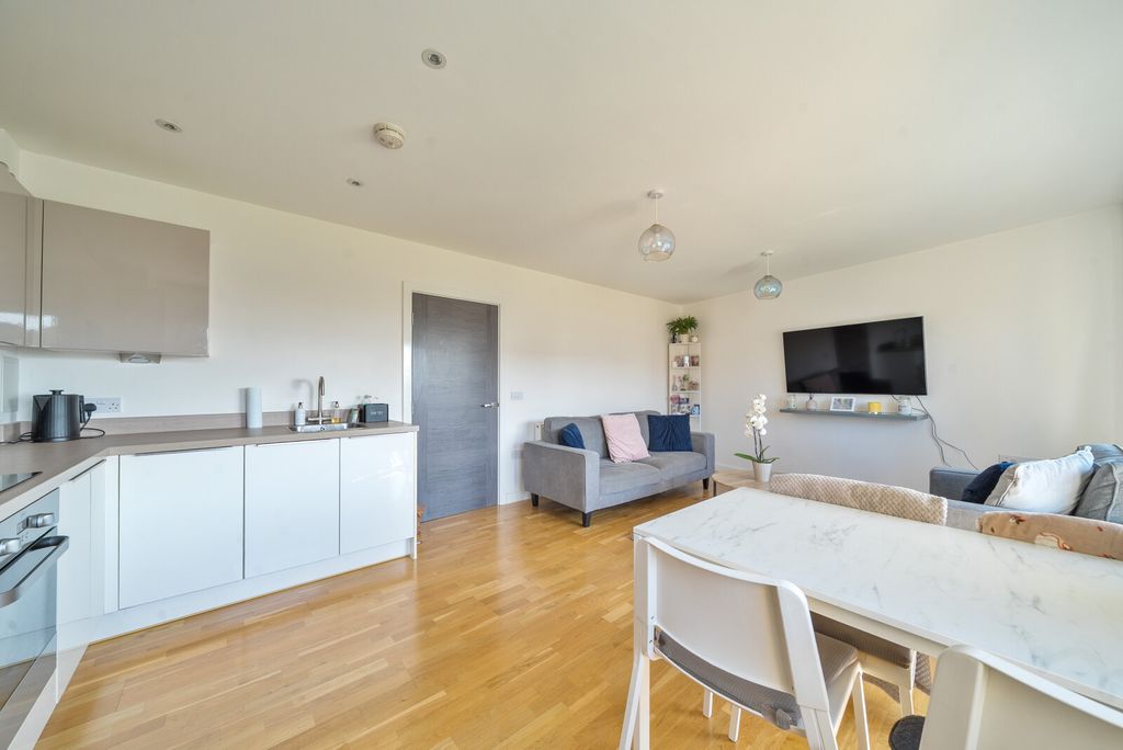 Additional image 13 of 2 bed flat for saleKennett Lane, Chertsey KT16