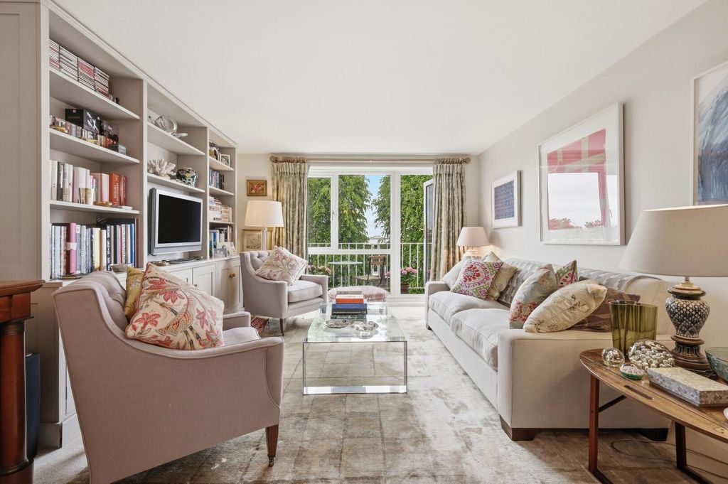 Additional image 2 of 1 bed flat for saleGreenhill, High Road, Buckhurst Hill IG9