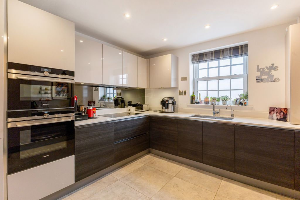 Additional image 22 of 2 bed flat for saleSparrows Herne, Bushey WD23