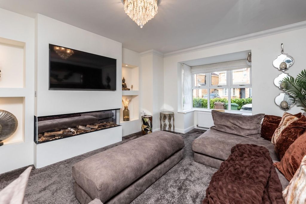 Additional image 2 of 5 bed detached house for saleRedhill Walk, Castleford WF10
