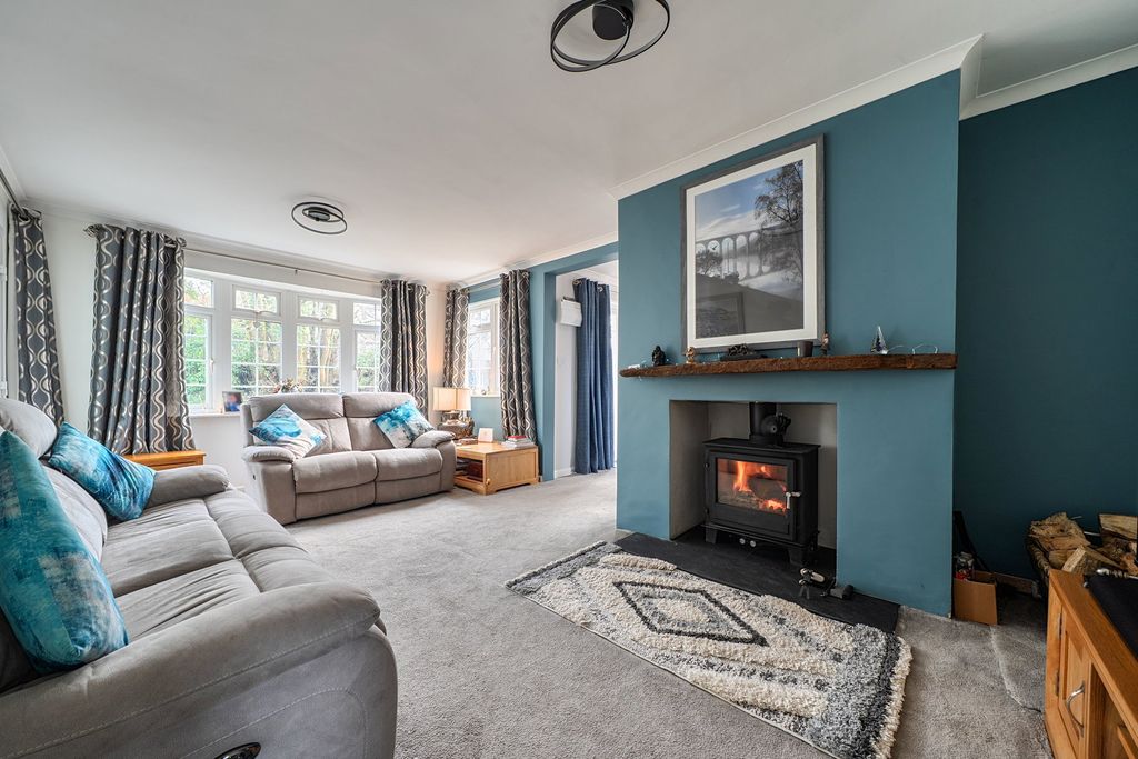 3 bed bungalow for saleCalstock PL18