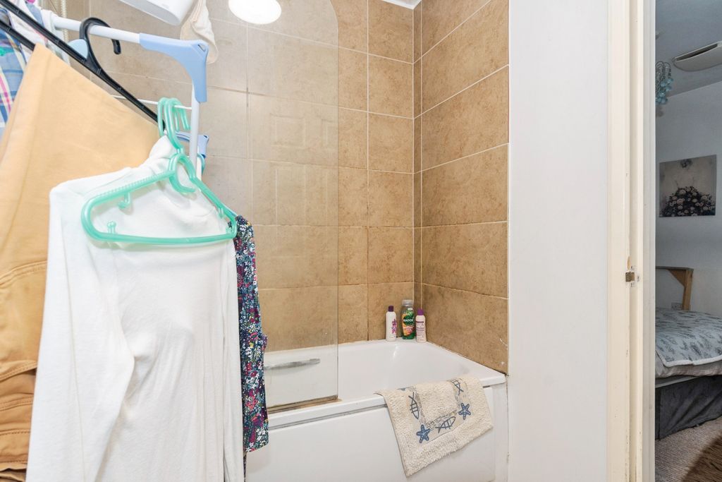 Additional image 10 of 2 bed flat for saleCommercial Street, Gunnislake PL18