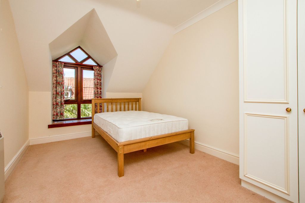 Additional image 6 of 1 bed flat for saleThe Cloisters, South Street, Wells, Somerset BA5