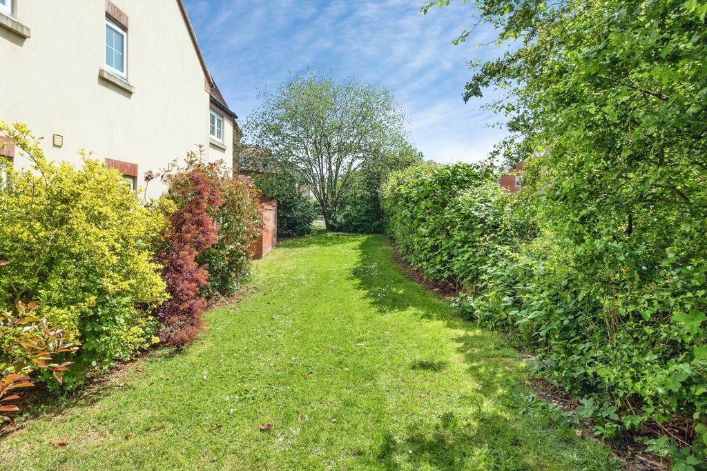 Additional image 20 of 5 bed detached house for saleTurnpin Close, Buckingham, Buckinghamshire MK18