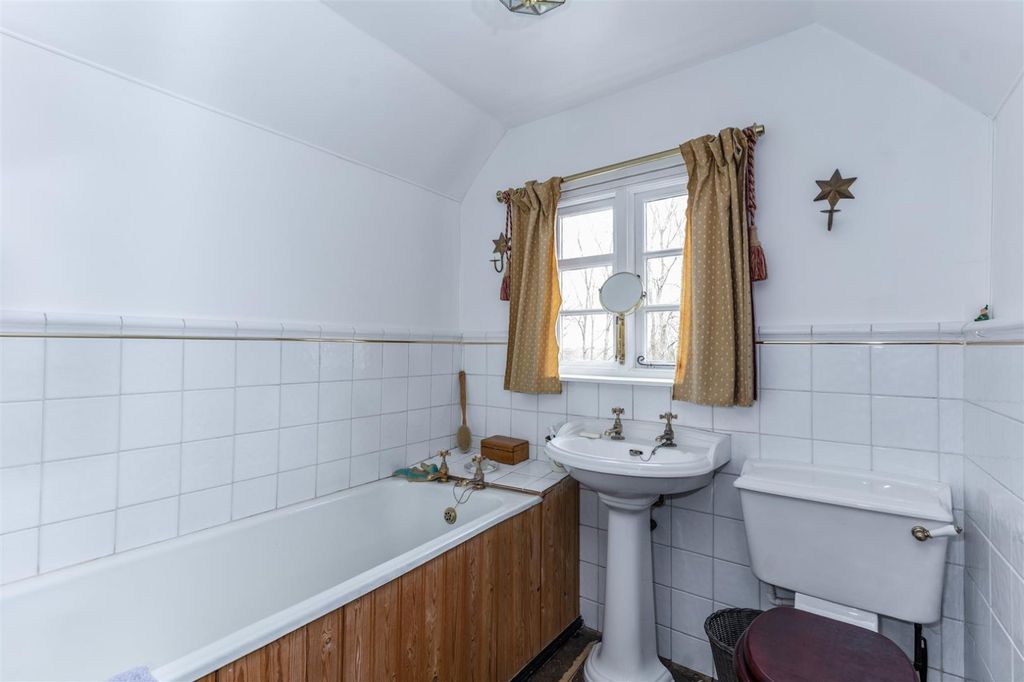Additional image 7 of 3 bed semi-detached house for saleSparrows Herne, Bushey, Hertfordshire WD23