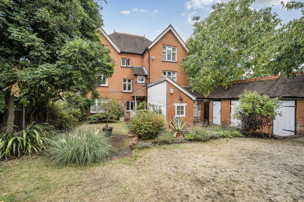 Additional image 10 of 3 bed flat for saleWoodlands Road, Camberley GU15