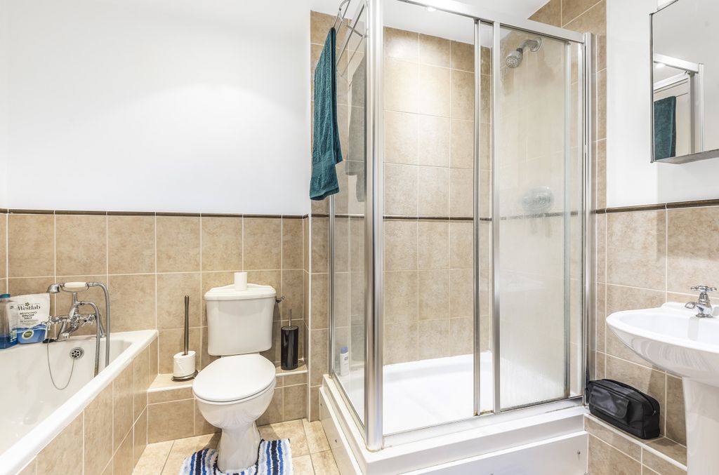 Additional image 6 of 2 bed flat for saleLondon Road, Camberley, Surrey GU15