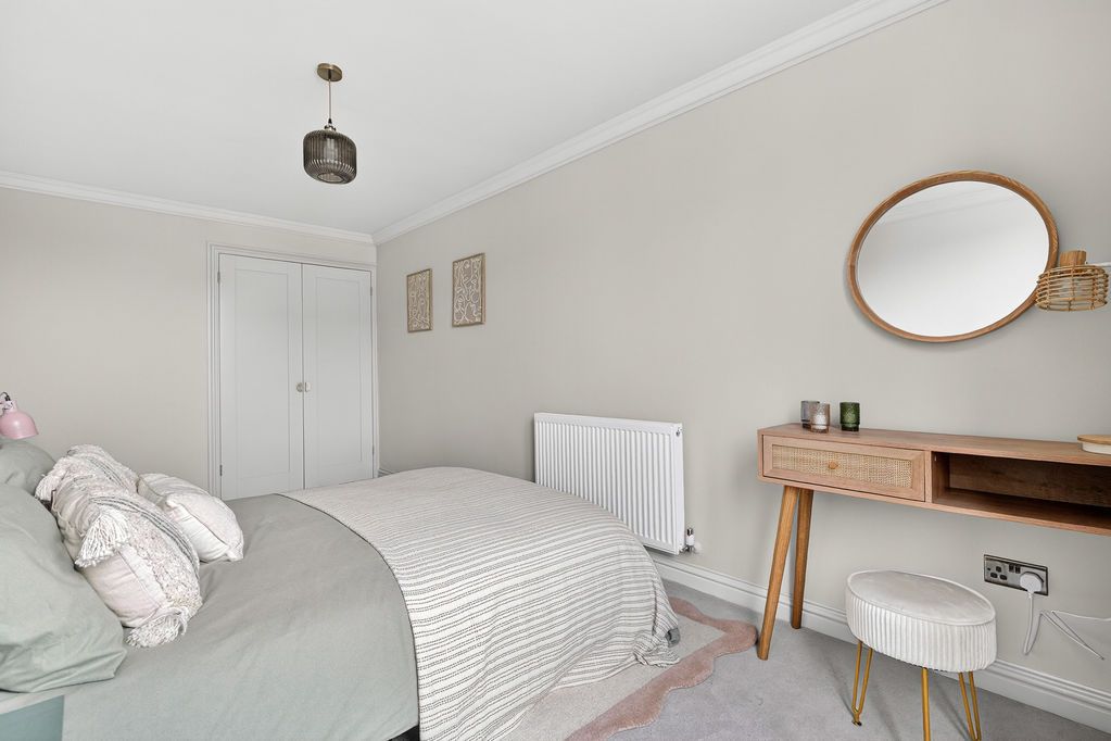 Additional image 9 of 2 bed flat for saleGuildford Street, Chertsey KT16