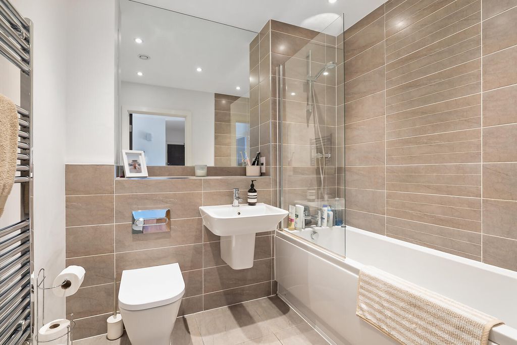 Additional image 12 of 2 bed flat for saleKennett Lane, Chertsey KT16