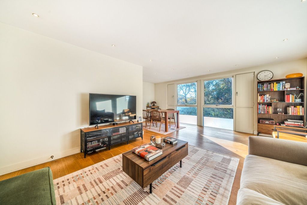 Additional image 2 of 2 bed flat for saleElmstead Lane, Chislehurst BR7